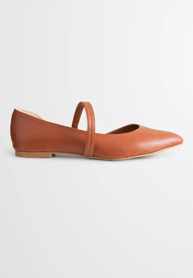 Sure, here is an optimized title for an e-commerce product:

Elsie Elegant Brown Pointy Flats for Women